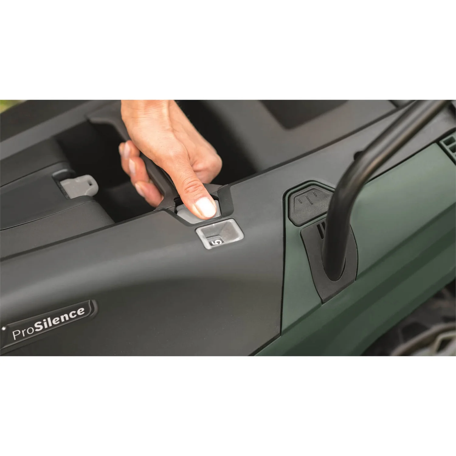 Bosch 36V Universal Rotak 36-550 Cordless Lawn Mower - 36cm - Image 4