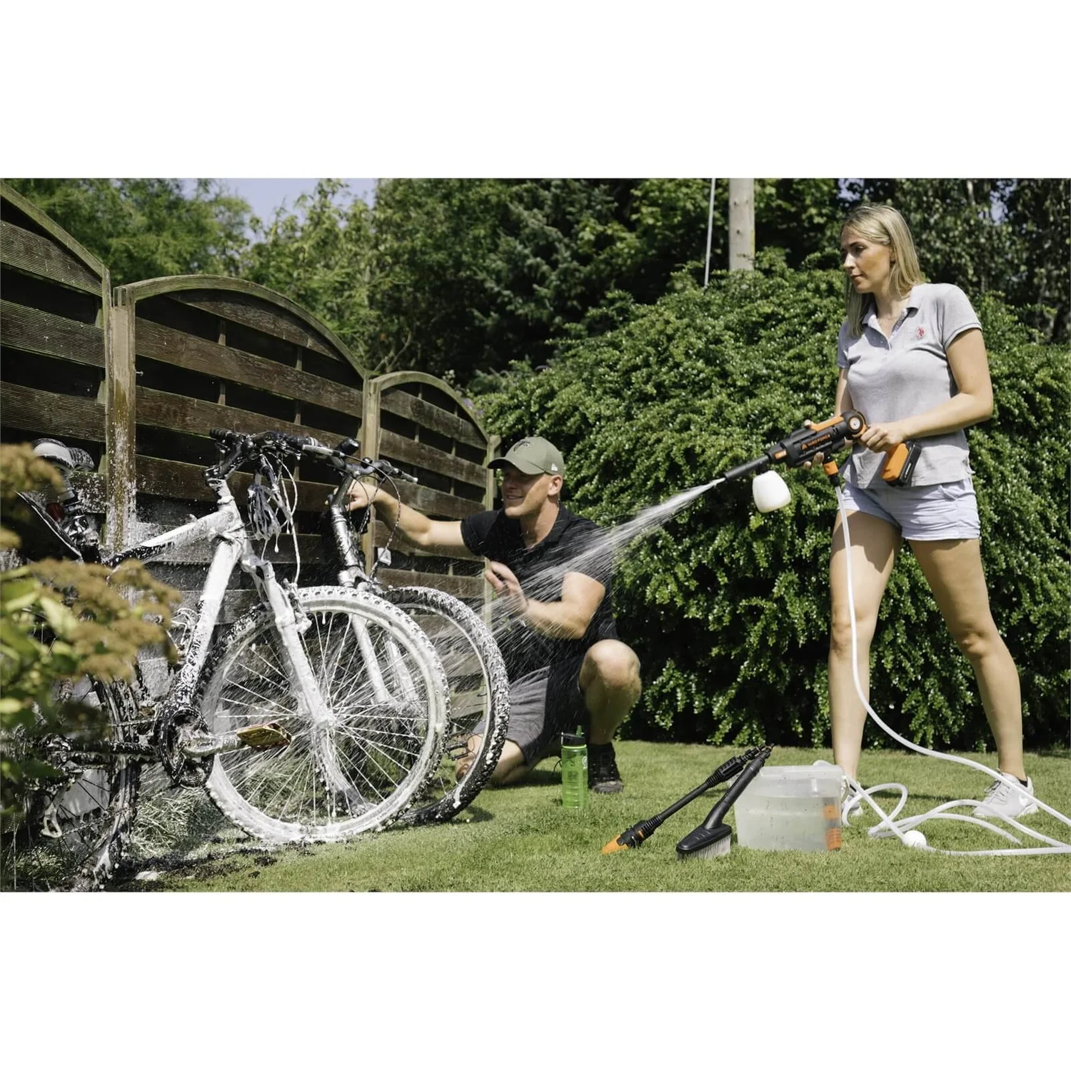 Yard Force 22Bar 20V Aquajet Cordless Pressure Cleaner With 2.5Ah Lithium-Ion Battery, Charger And Accessories - Image 2