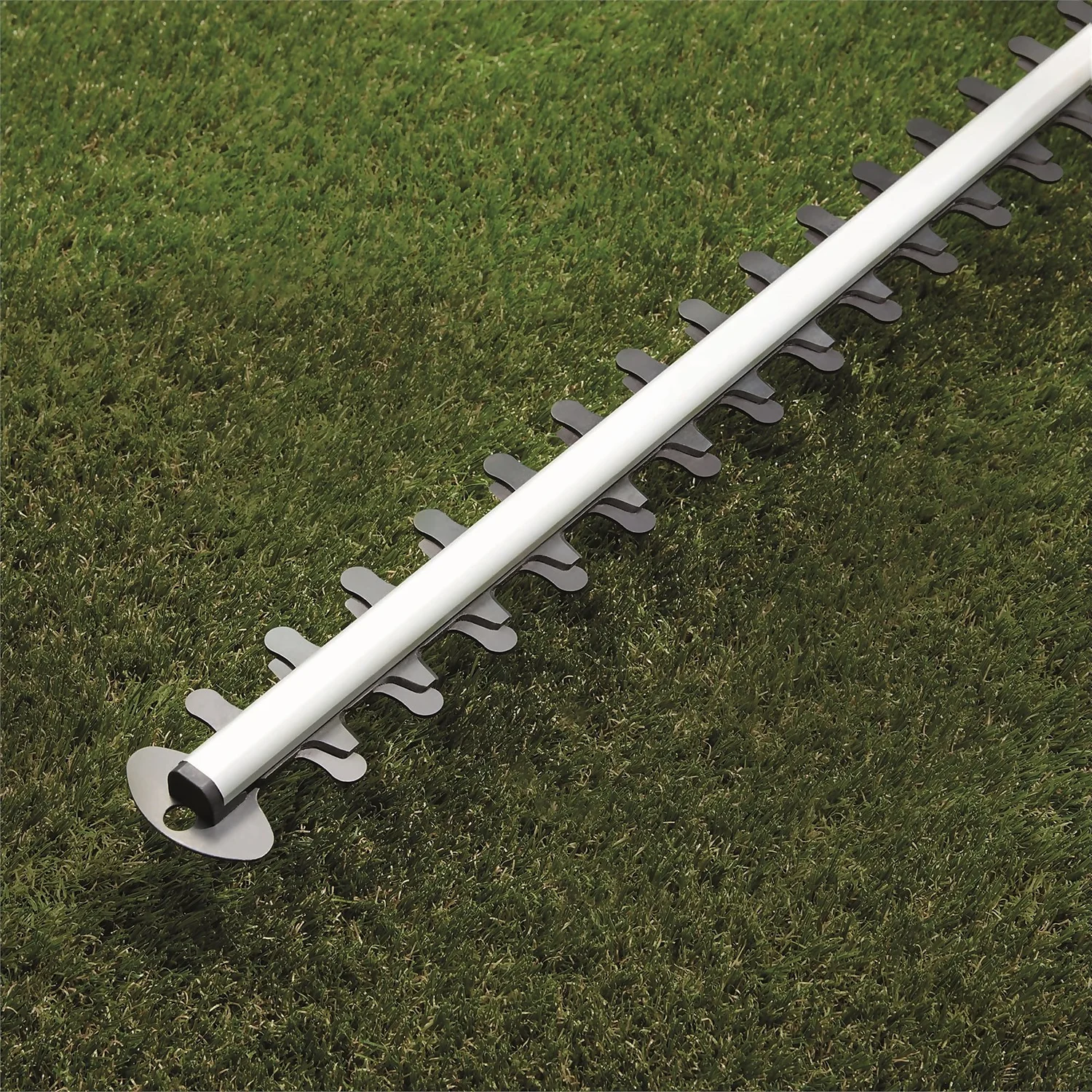 Powerbase 710W Electric Hedge Trimmer - 66cm - Image 5