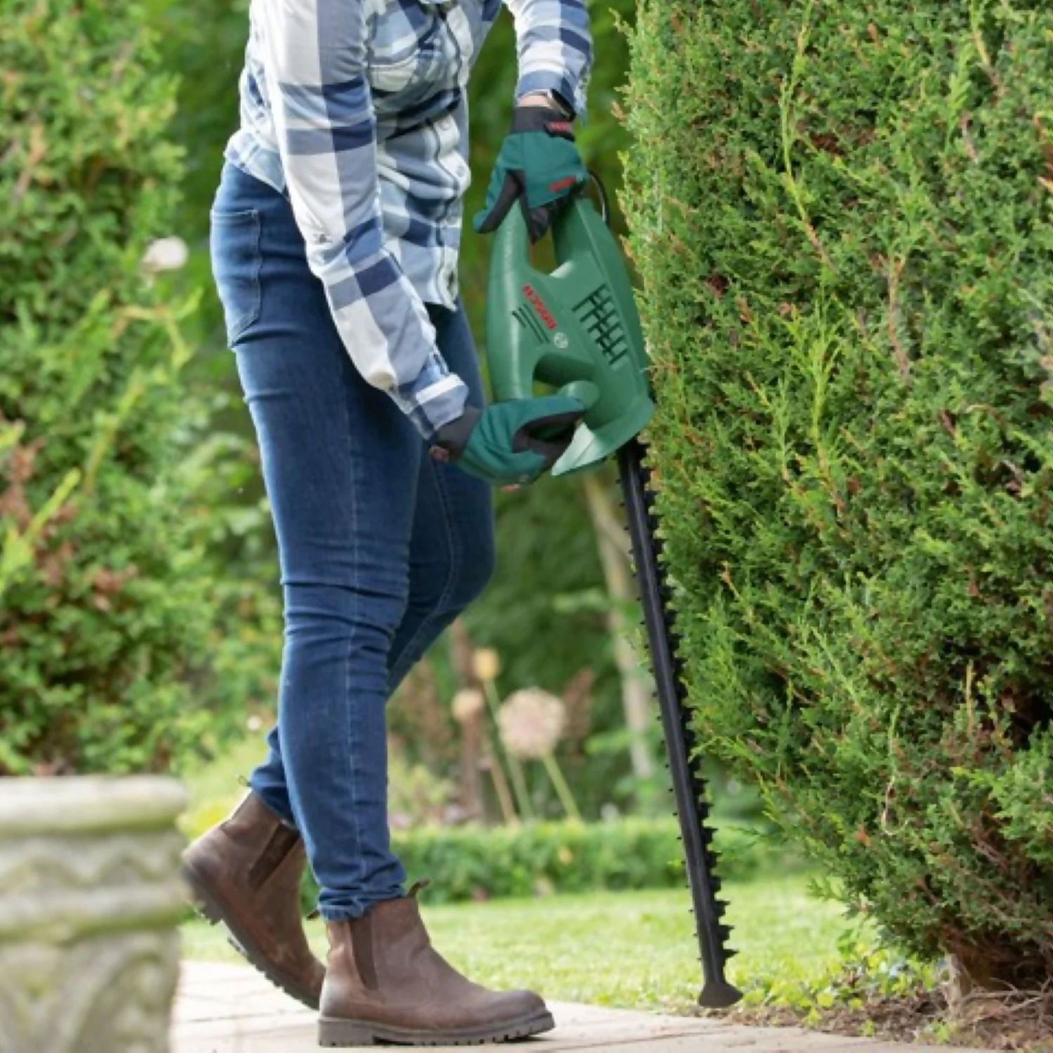 Bosch EasyHedgeCut 45-16 Hedge Trimmer - Image 5