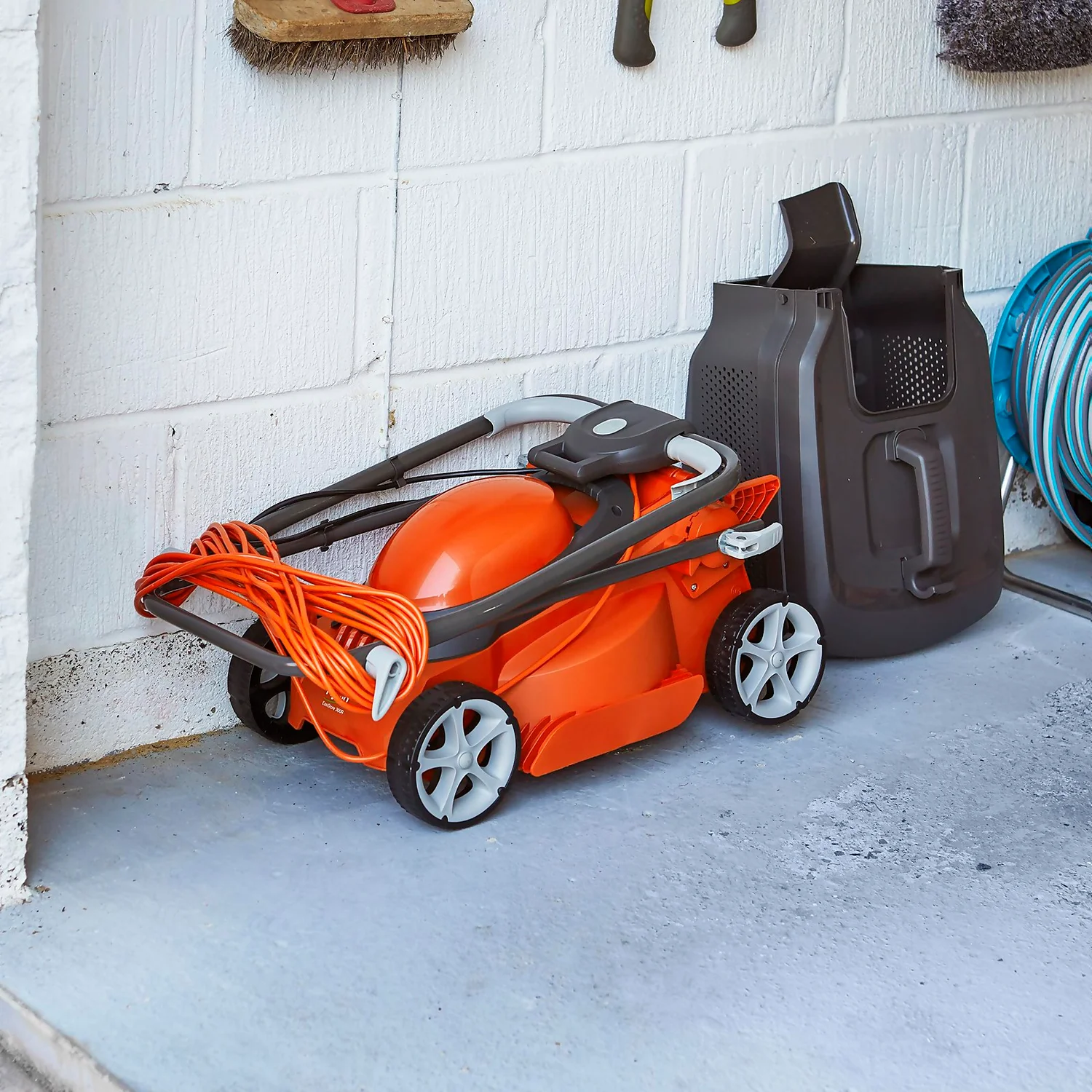 Flymo 1200W EasiStore 300R Electric Lawn Mower - 30cm - Image 7