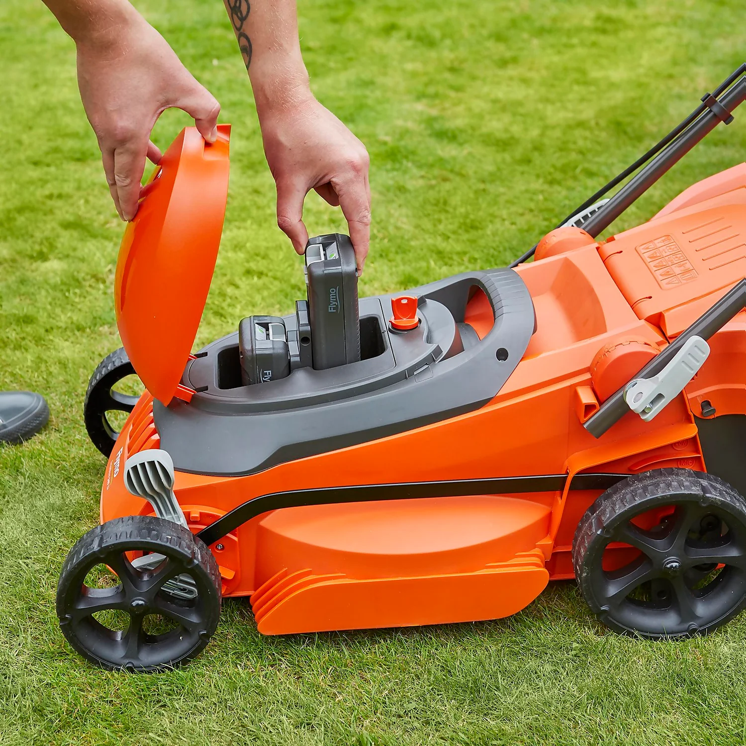 Flymo 20V SimpliStore 340R Li Cordless Mower - 30cm - Image 2