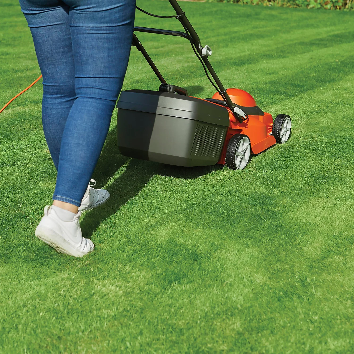 Flymo 1600W EasiStore 380R Electric Lawn Mower - 38cm - Image 4