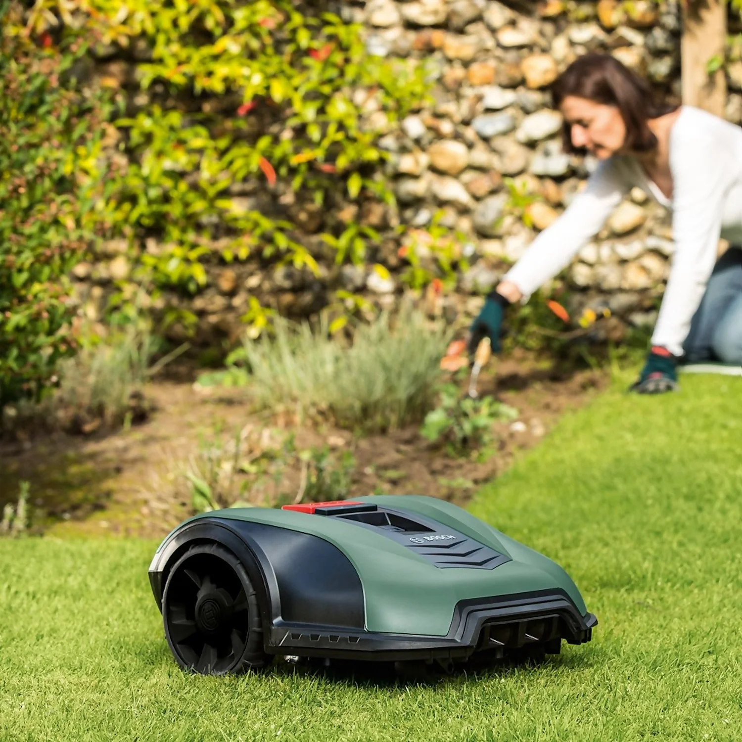 Bosch 18V Indego M 700 Robotic Lawn Mower - 19cm - Image 7