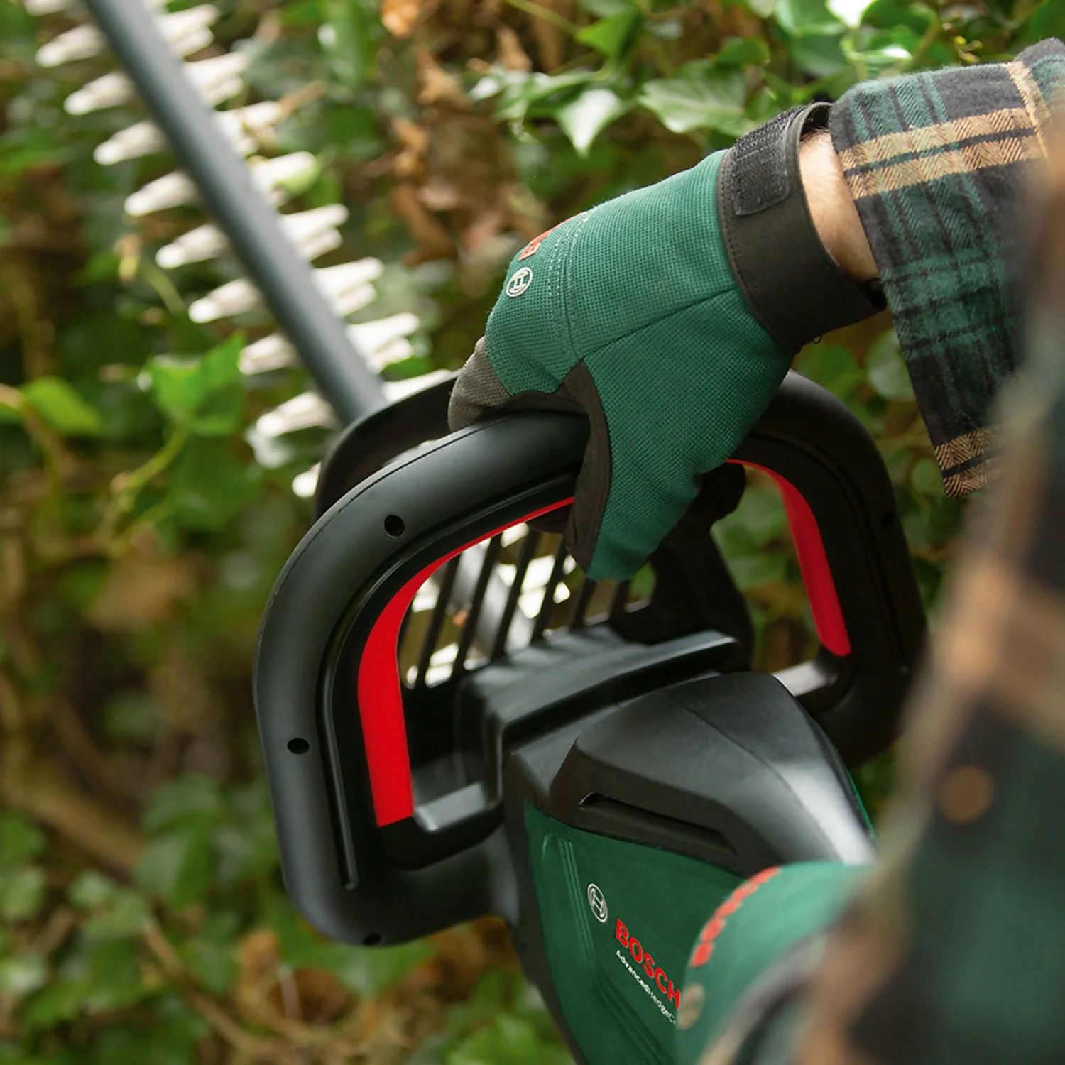 Bosch AdvancedHedgeCut 36V 65-28 Hedge Cutter - Image 4